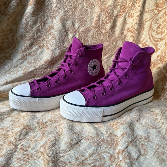 Converse | Women's Chuck Taylor All Star Hi Lift Platform Sneakers (10M) - Picture 2 of 8